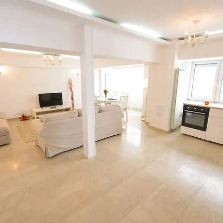 White Paradise Ultra Central 아파트