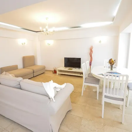 White Paradise Ultra Central Boekarest